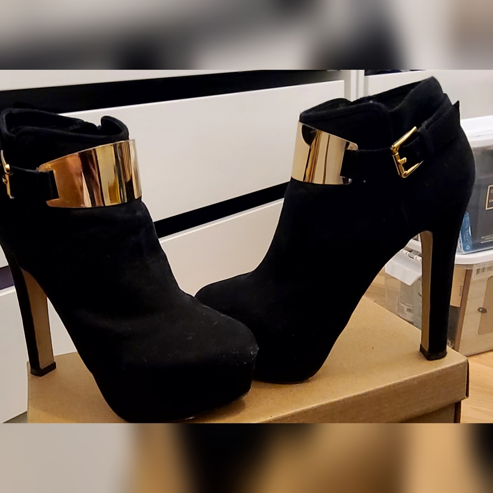Beautiful Aldo Platform Heel boot size 7